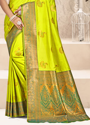 Green Spun Silk Saree With Blouse Piece