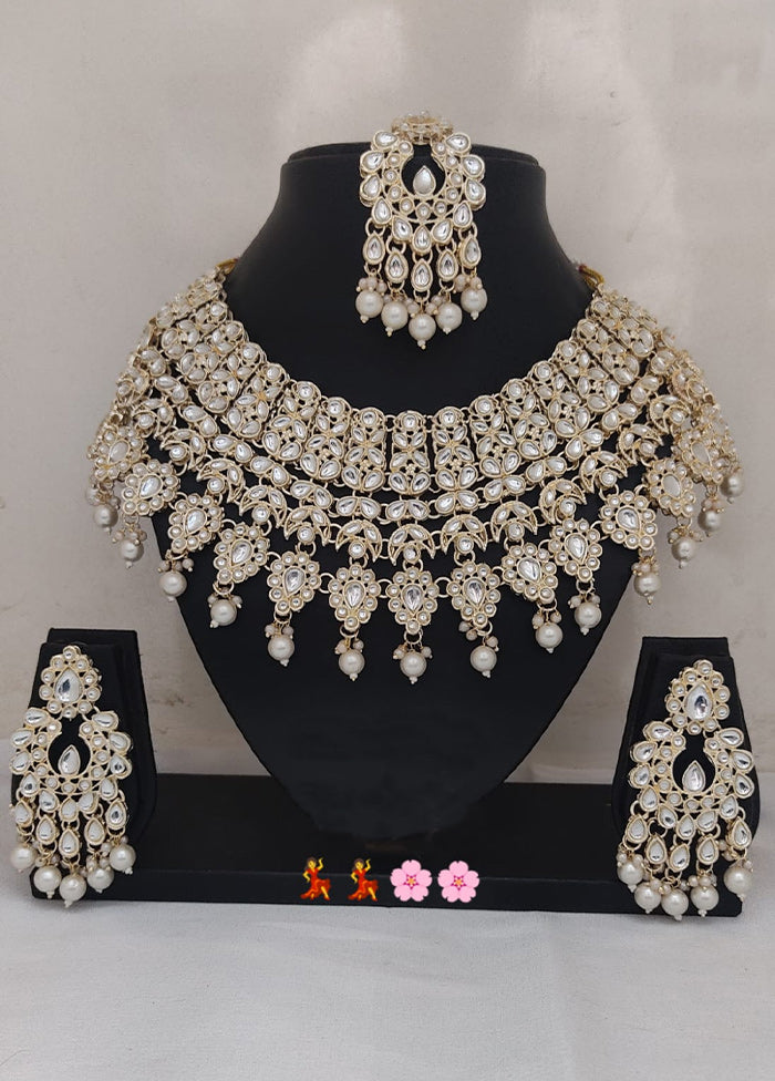 Off White Alloy Jewellery Set