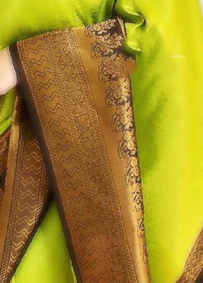 Green Spun Silk Saree With Blouse Piece