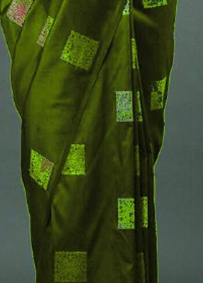 Mehendi Green Banarasi Silk Saree With Blouse Piece