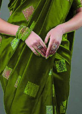 Mehendi Green Banarasi Silk Saree With Blouse Piece