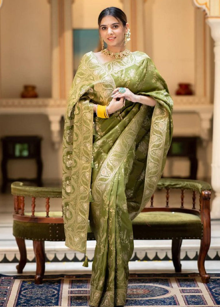 Mehendi Green Banarasi Silk Saree With Blouse Piece