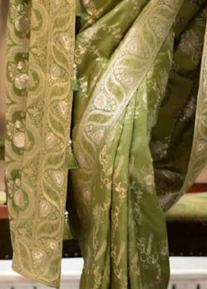 Mehendi Green Banarasi Silk Saree With Blouse Piece