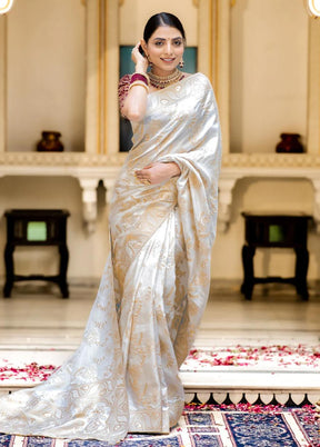 White Banarasi Silk Saree With Blouse Piece