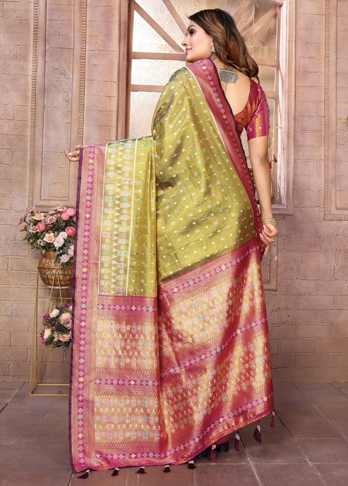 Mehendi Green Banarasi Silk Saree With Blouse Piece