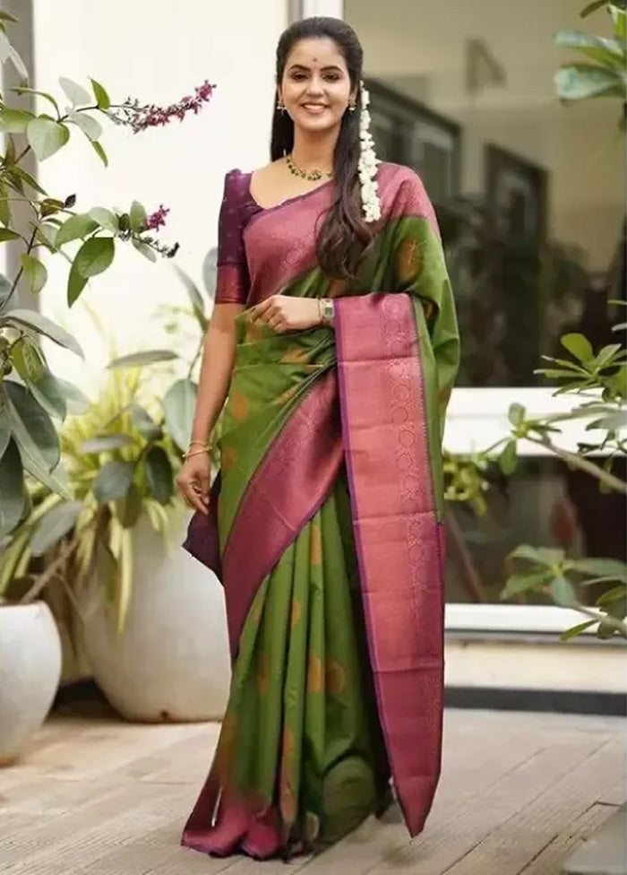 Green Banarasi Silk Saree With Blouse Piece