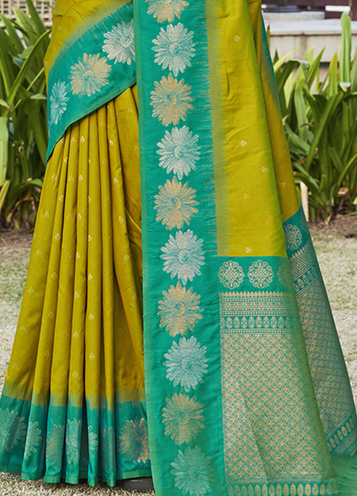 Mehendi Silk Saree With Blouse Piece