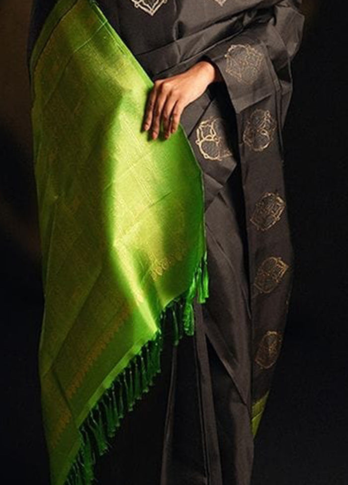 Black Banarasi Silk Saree With Blouse Piece