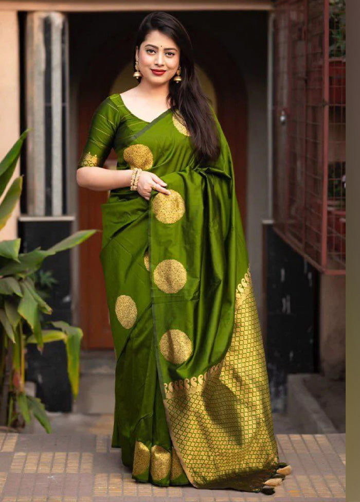 Parrot Green Banarasi Silk Saree With Blouse Piece