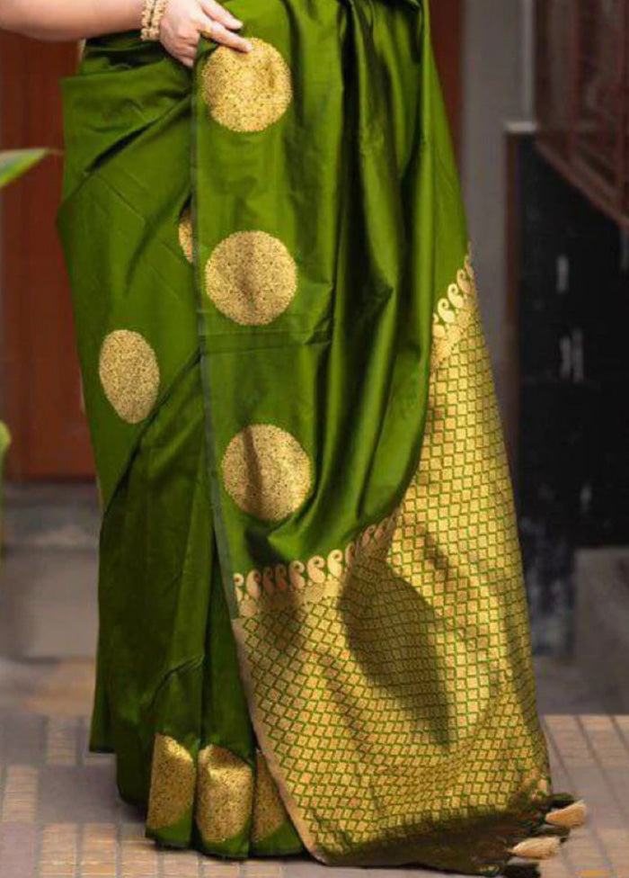 Parrot Green Banarasi Silk Saree With Blouse Piece