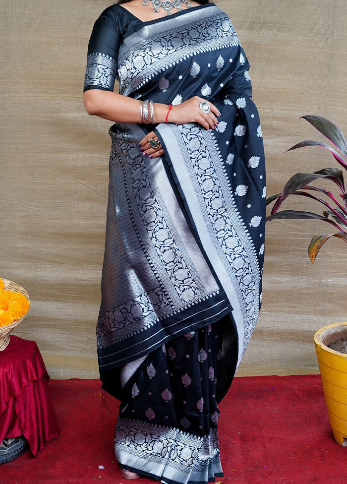 Black Banarasi Silk Saree With Blouse Piece