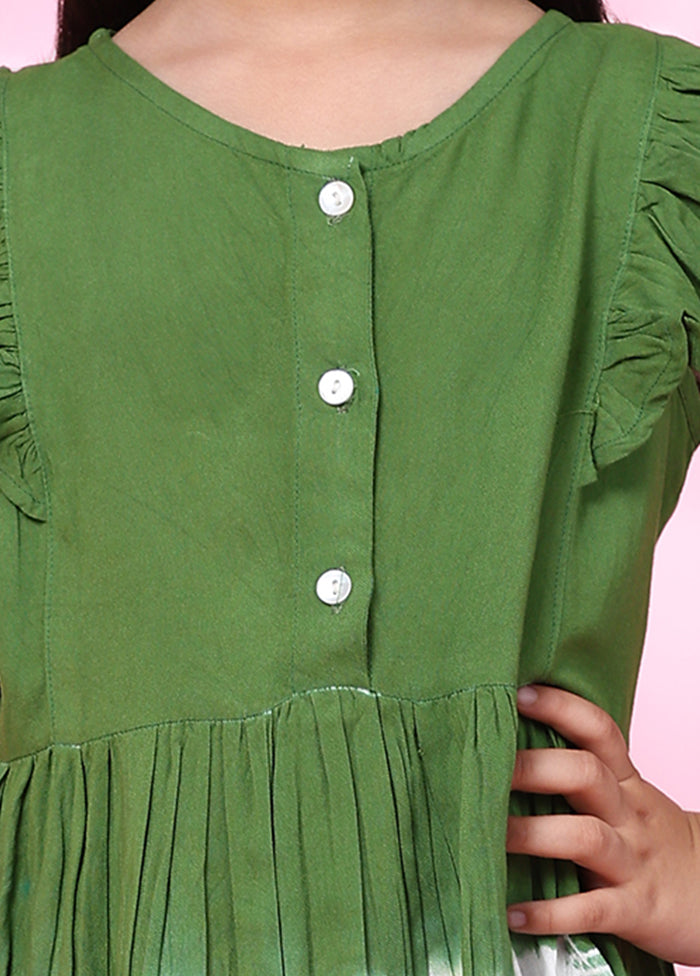 Green Rayon Short Sleeves V Neckshape Top