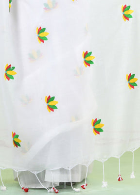 White Cotton Saree With Blouse Piece