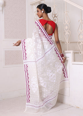 Off White Pure Cotton Texture Saree Without Blouse Piece