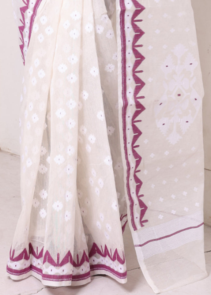 Off White Pure Cotton Texture Saree Without Blouse Piece