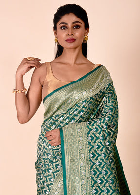 Green Uppada Silk Saree With Blouse Piece