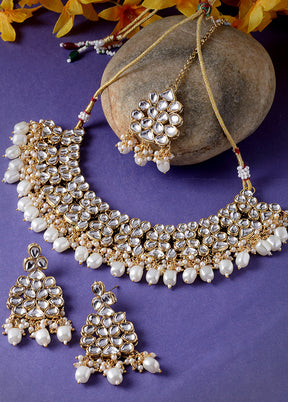 White Alloy Glossy Jewellery Set