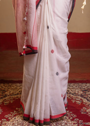 White Banarasi Silk Saree With Blouse Piece