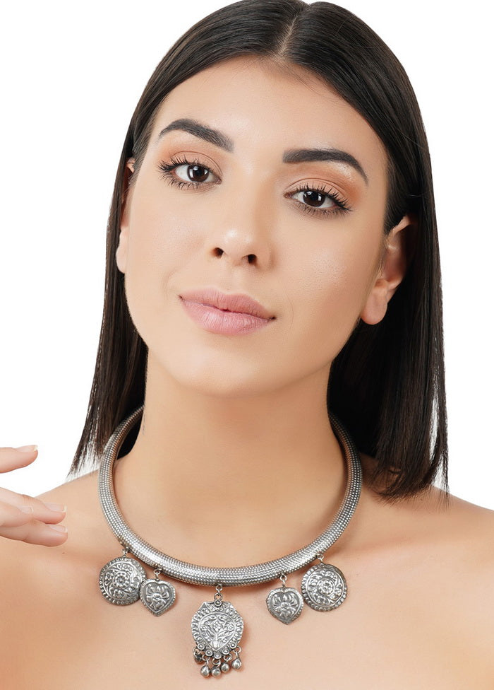 A Stunning Nacklace In The Silver Tone Finish With Intricate Handcrafted Detailing - Indian Silk House Agencies
