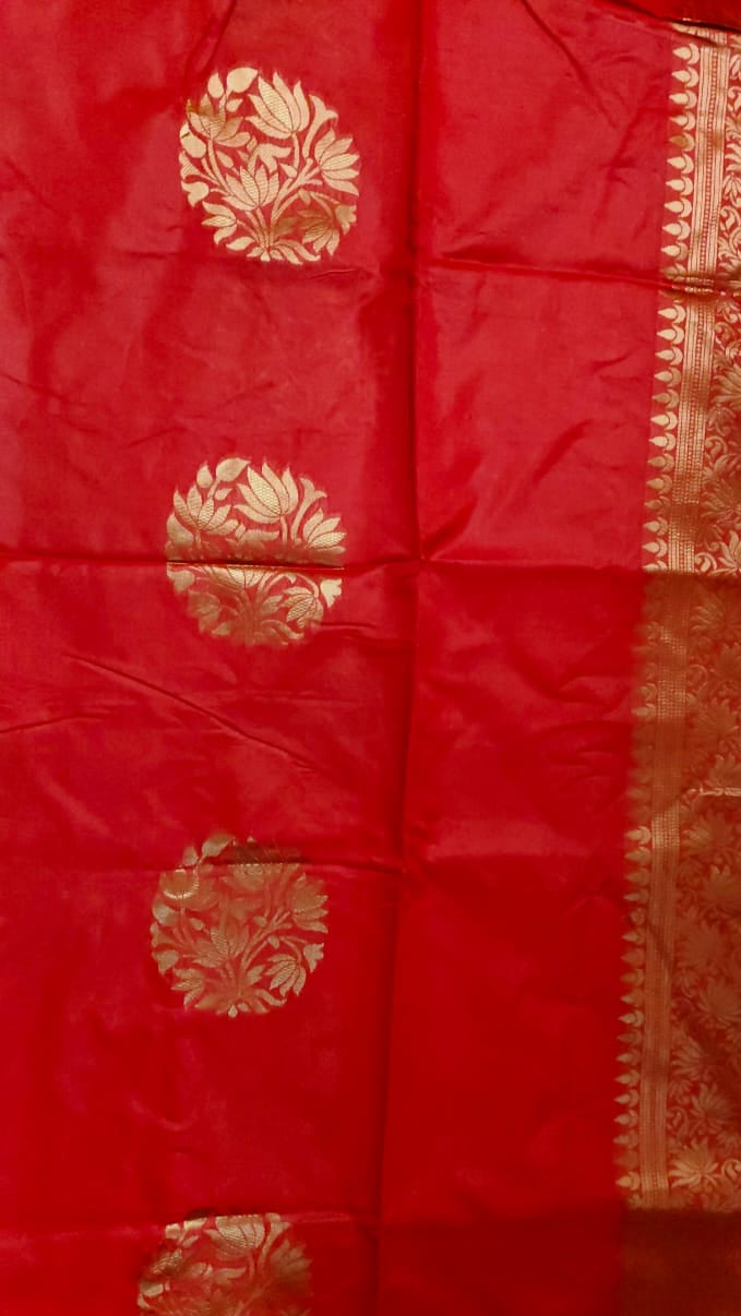 Red Banarasi Silk Saree With Blouse Piece