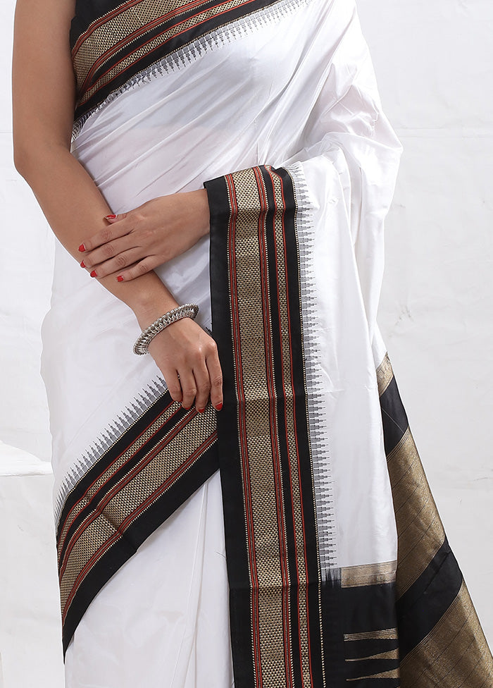 White Kanjivaram Pure Silk Saree With Blouse Piece - Indian Silk House Agencies